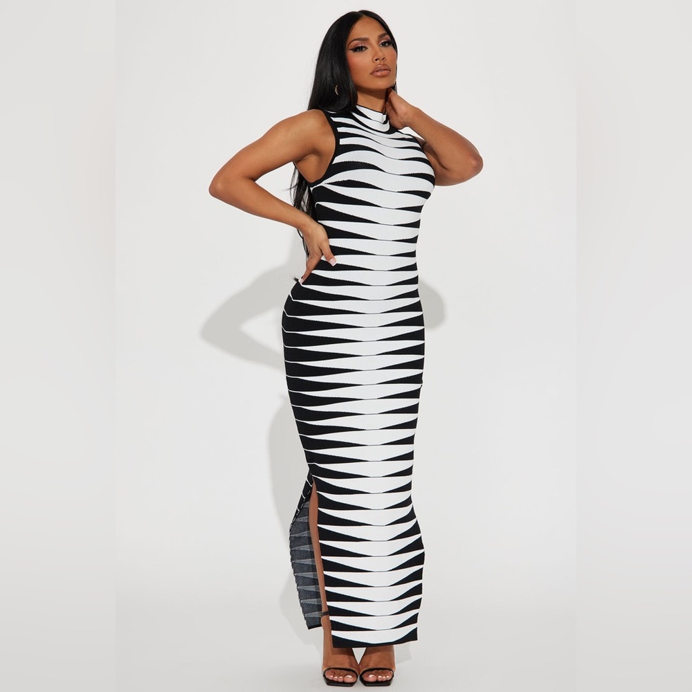 Fashion Nova Monochrome Wave Maxi Dress